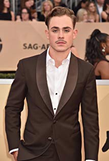 How tall is Dacre Montgomery?